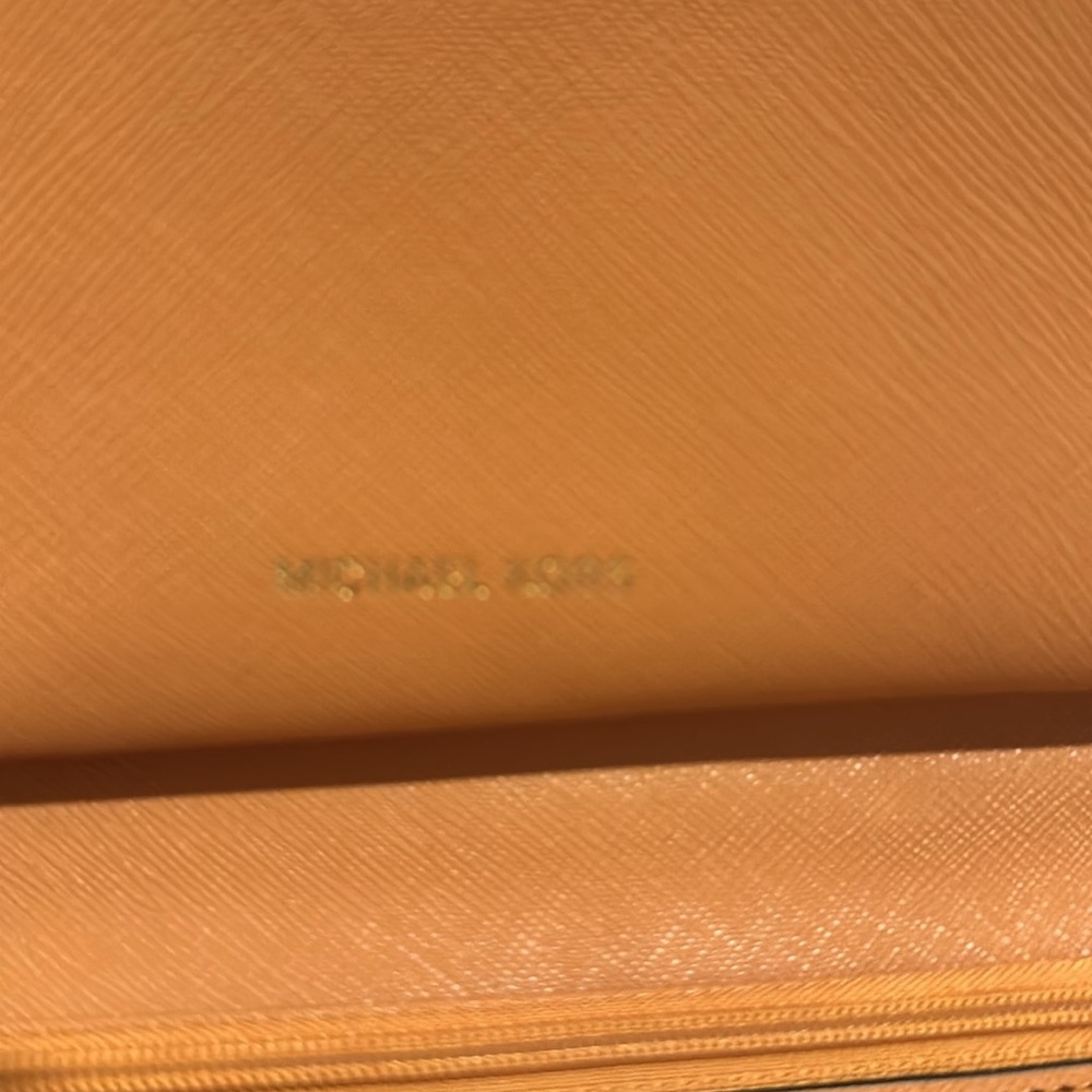 Michael Kors Mercer Large Pebbled Leather Smartphone Wallet, NWOT 🌻 - Picture 9 of 12